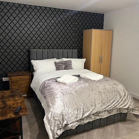 Studio Apartment Манчестър Екстериор снимка