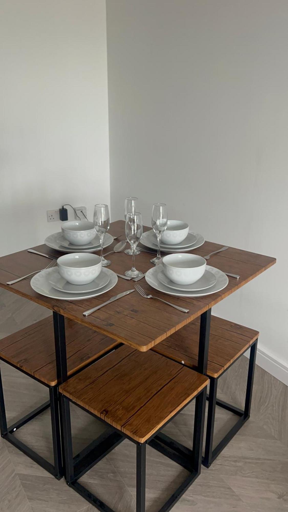 Studio Apartment Манчестър Екстериор снимка